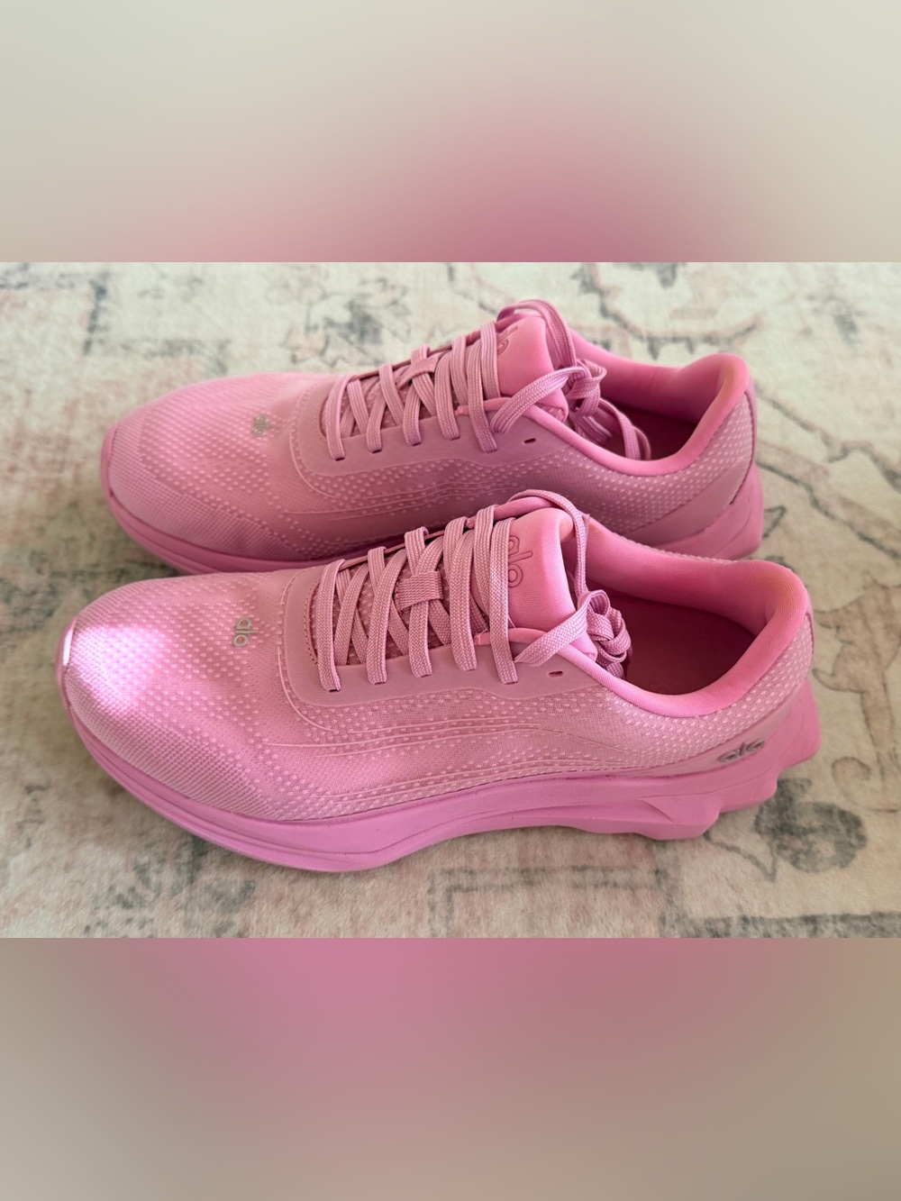 ALO Runner - Candy Heart Pink - Picture 3 of 8